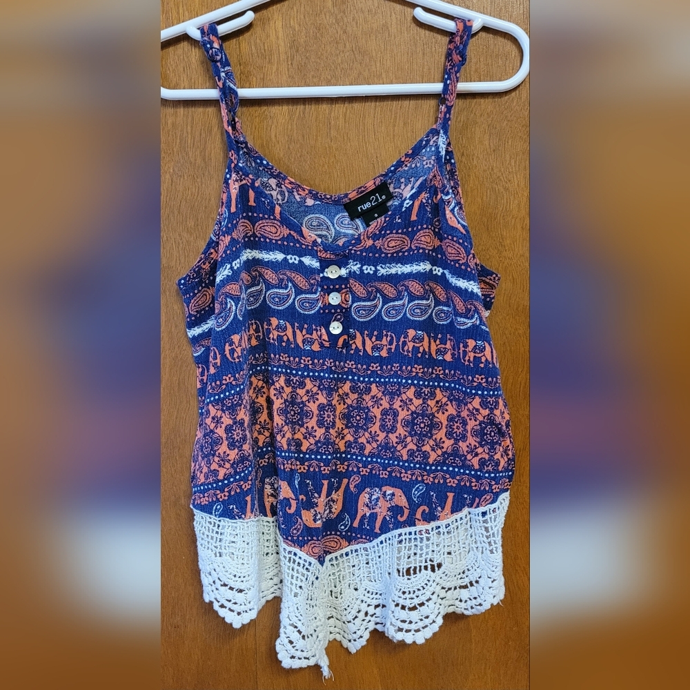 Rue 21 Top.